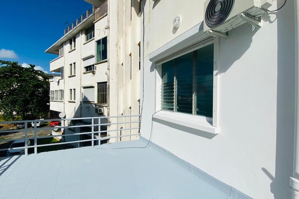 Le Sunshine - Au Coeur Du Centre Ville De Pointe- A- Pitre - Proche De Tout Avec Sa Grande Terrasse Ensoleillee Exterior foto